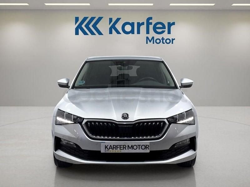 Usado Skoda Scala Style 110 CV (80 kW) 2022 Gris / plata Utilitario