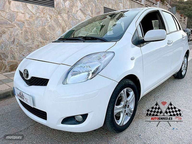 Blanco Usado 2010 Toyota Yaris Life Berlina | 5995 € (Precio justo) - Imagen 1/4
