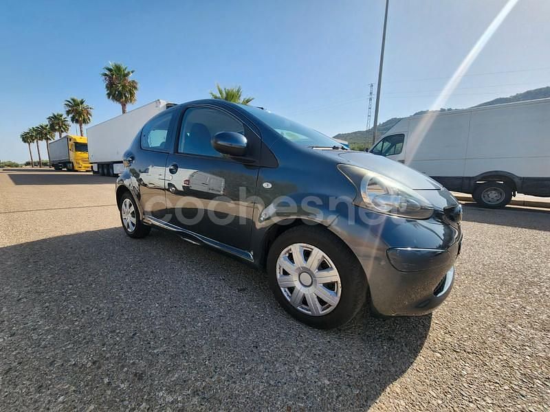 Gris / plata Usado 2008 Toyota Aygo Utilitario | 3200 € (Buen precio) - Imagen 1/4