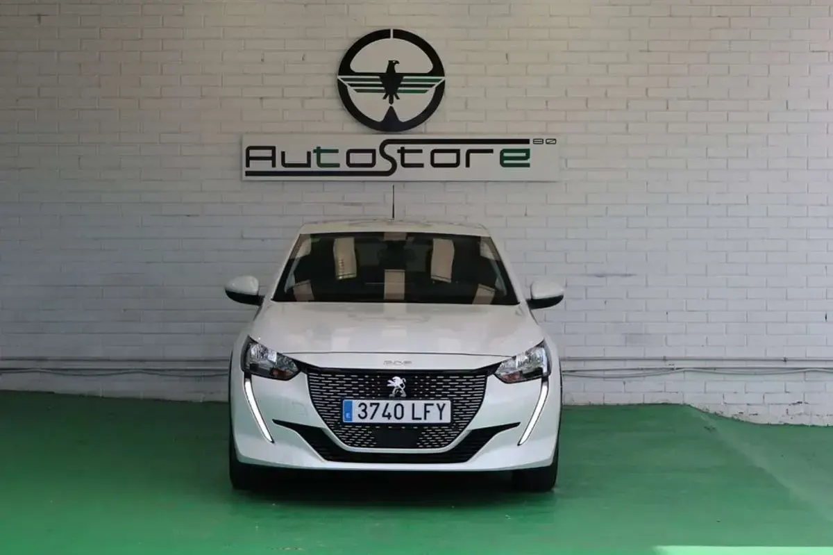 Usado Peugeot e-208 Allure 100 kW (136 CV) 2020 Blanco Utilitario