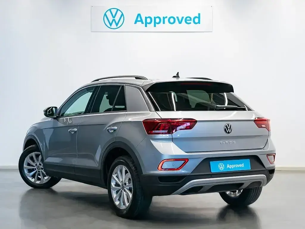 Usado VW T-Roc Life 150 CV (110 kW) 2024 Gris SUV