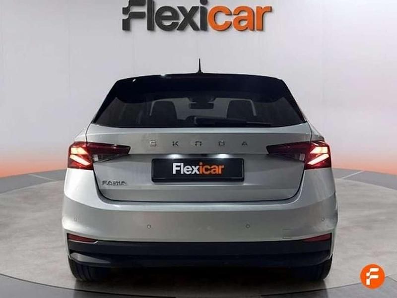 Usado Skoda Fabia Style 110 CV (80 kW) 2022 Gris Utilitario