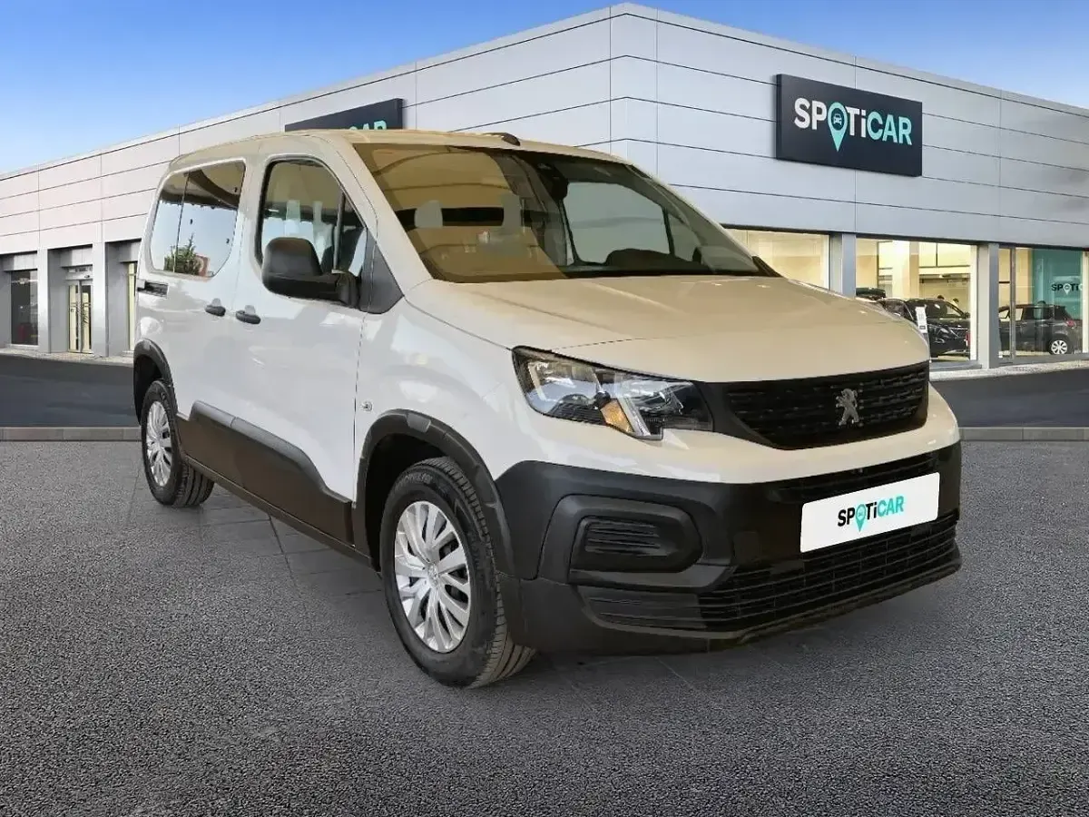 Usado Peugeot Rifter Active 100 CV (73 kW) 2021 Blanco Monovolumen