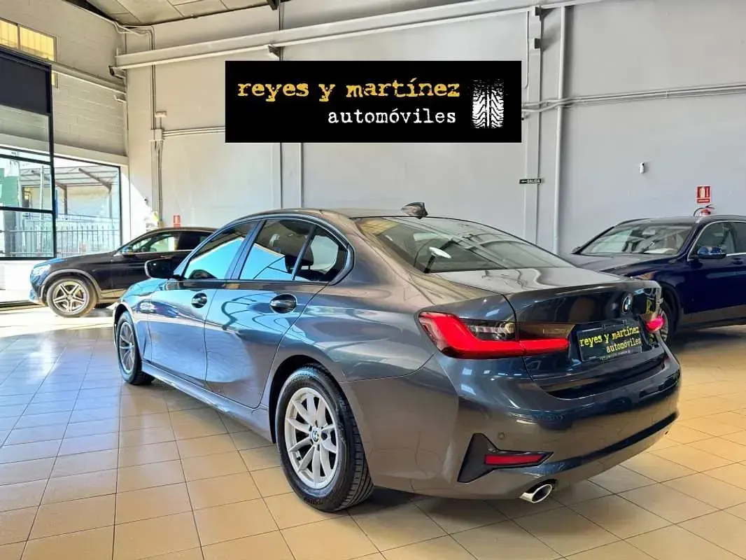 Usado BMW 318 150 CV (110 kW) 2021 Gris Berlina