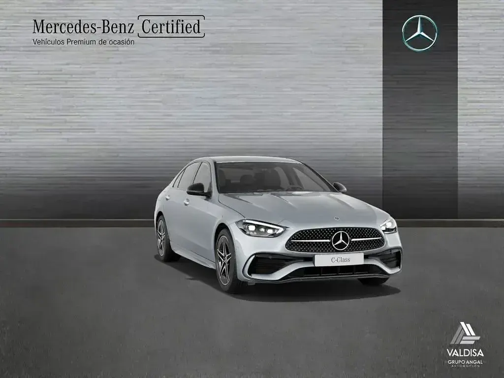 Używany Mercedes C200 204 KM (150 kW) 2022 Srebrny Sedan/Limuzyna