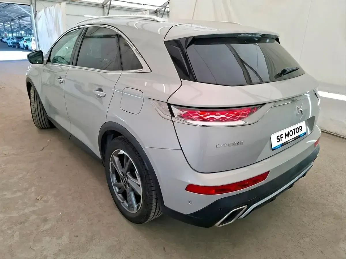 Usado DS Automobiles DS7 Crossback Grand Chic 225 CV (165 kW) 2021 Beige metalizado SUV