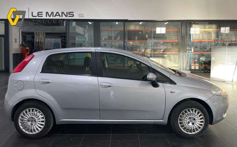 Usado Fiat Punto 75 CV (55 kW) 2007 Gris Utilitario