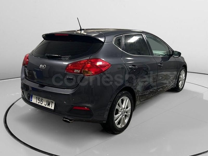 Usado Kia Ceed GT 90 CV (66 kW) 2016 Gris / plata Berlina