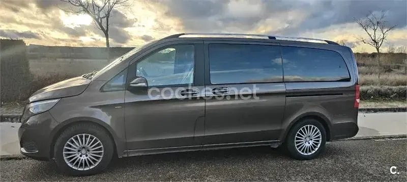 Usado Mercedes V220 Avantgarde 163 CV (119 kW) 2015 Marrón Monovolumen