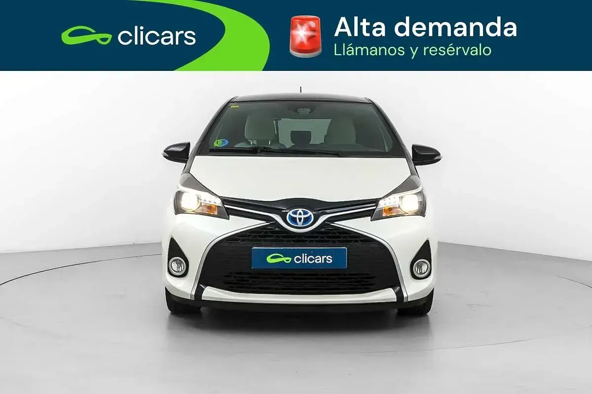Usado Toyota Yaris Hybrid 75 CV (55 kW) 2016 Blanco Berlina