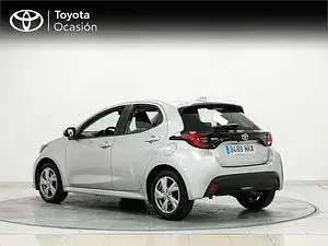 Usado Toyota Yaris Active 2024 Gris Utilitario
