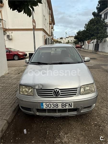 Usado VW Polo Trendline 75 CV (55 kW) 2001 Gris / plata Berlina