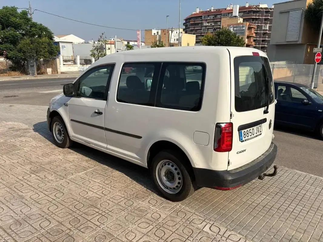 Usado VW Caddy 75 CV (55 kW) 2017 Blanco Monovolumen