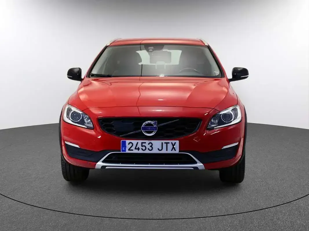 Usado Volvo V60 CC Summum 190 CV (139 kW) 2016 Rojo Familiar