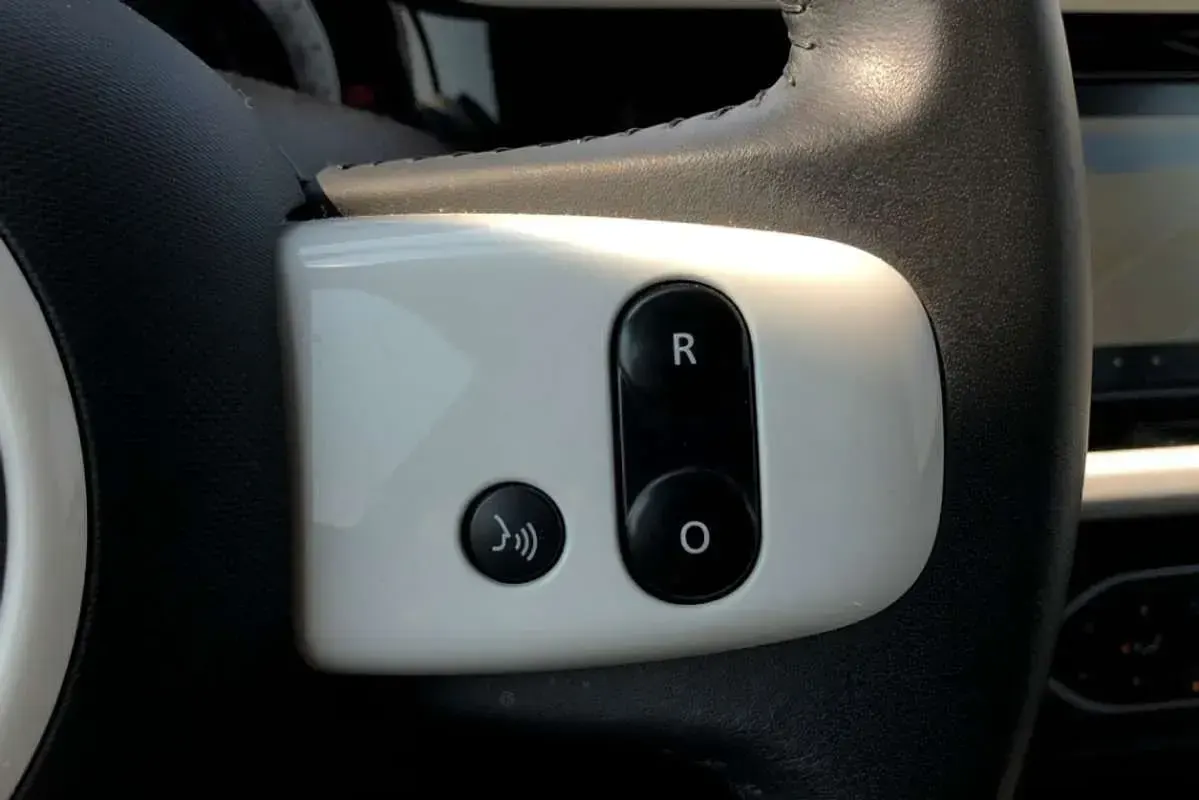Usado Renault Twingo Zen 60 kW (82 CV) 2022 Blanco Utilitario