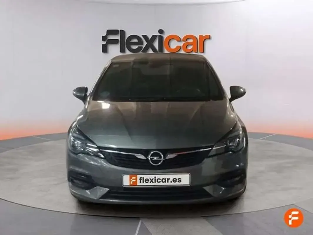 Usado Opel Astra 110 CV (80 kW) 2020 Gris Berlina