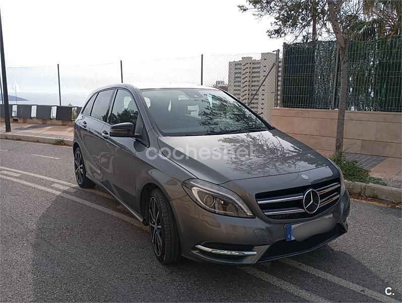Usado Mercedes B220 170 CV (125 kW) 2014 Gris / plata Monovolumen