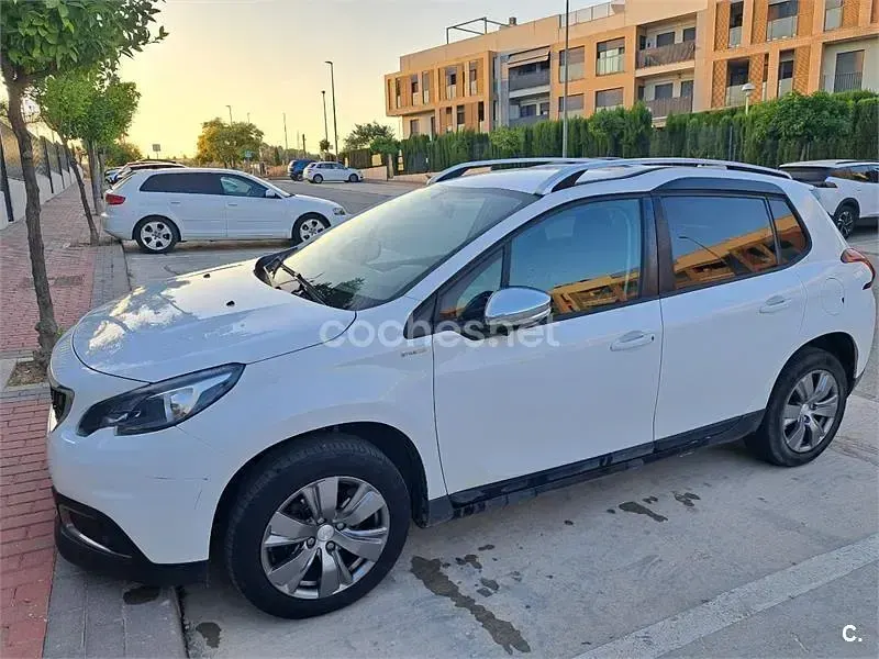 Usado Peugeot 2008 Style 82 CV (60 kW) 2018 Blanco SUV