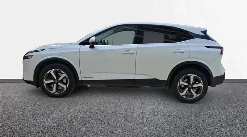 Usado Nissan Qashqai N-Connecta 190 CV (139 kW) 2023 Lunar white con techo midnight SUV