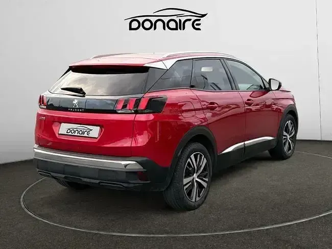 Usado Peugeot 3008 Allure 130 CV (95 kW) 2019 Granate SUV