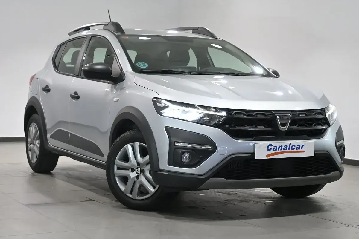Usado Dacia Sandero Comfort 91 CV (66 kW) 2021 Gris plata