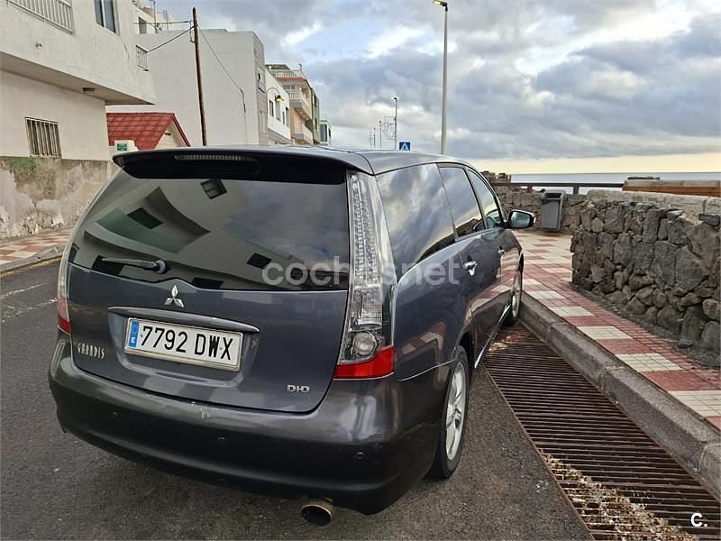 Usado Mitsubishi Grandis Intense+ 136 CV (100 kW) 2006 Gris / plata Monovolumen