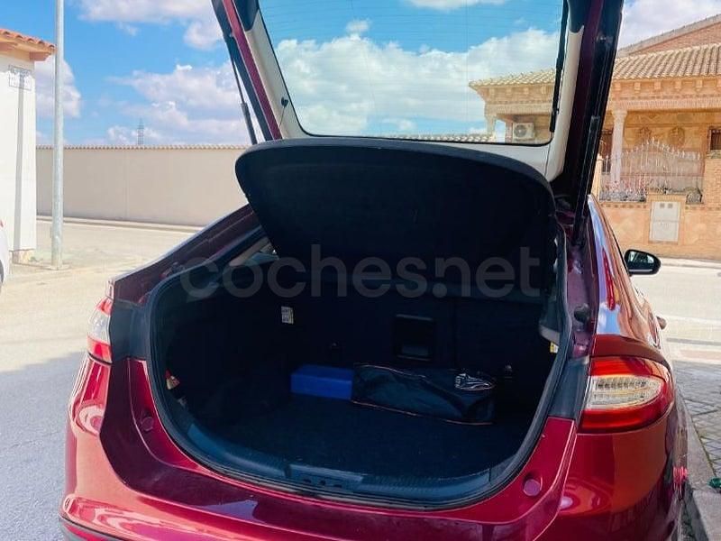 Usado Ford Mondeo Trend 150 CV (110 kW) 2015 Granate Berlina