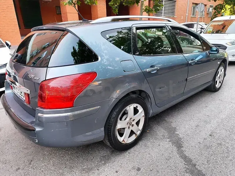 Usado Peugeot 407 Sport 136 CV (100 kW) 2008 Negro Familiar