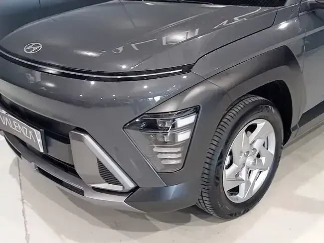 Usado Hyundai Kona 120 CV (88 kW) 2024 Gris SUV