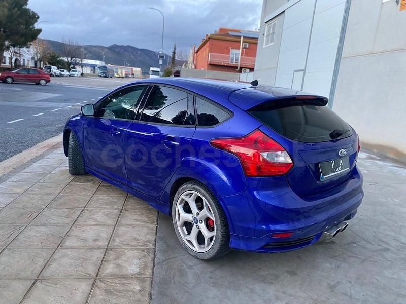 Usado Ford Focus ST 250 CV (183 kW) 2014 Azul Berlina