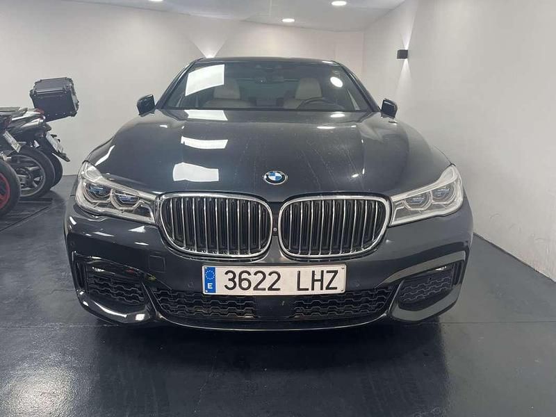 Usado BMW 750 M Sport 449 CV (330 kW) 2016 Gris Berlina