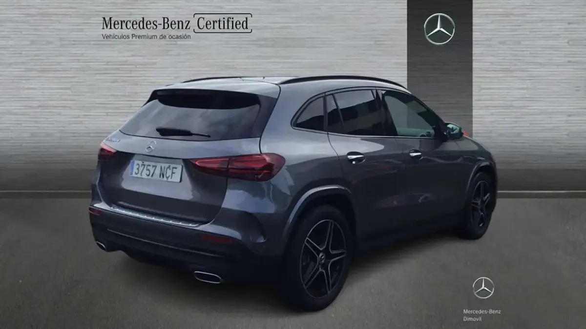 Usado Mercedes GLA200 150 CV (110 kW) 2025 Gris SUV