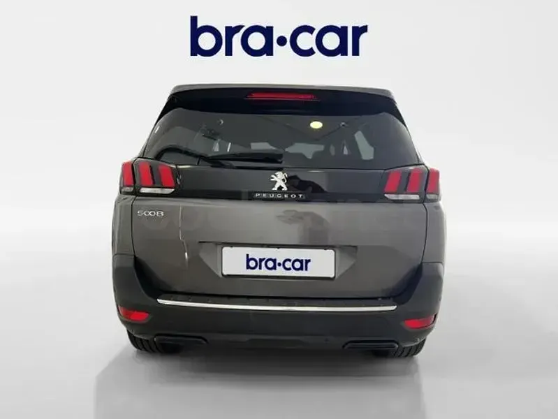 Usado Peugeot 5008 Allure 130 CV (95 kW) 2023 Gris SUV