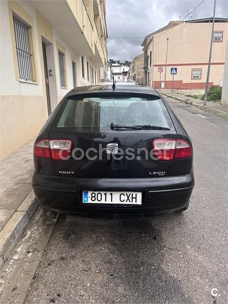 Usado Seat Leon 110 CV (80 kW) 2004 Negro Utilitario