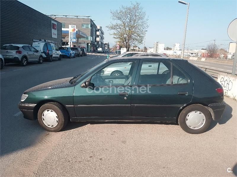 Usado Peugeot 306 71 CV (52 kW) 1995 Verde Berlina