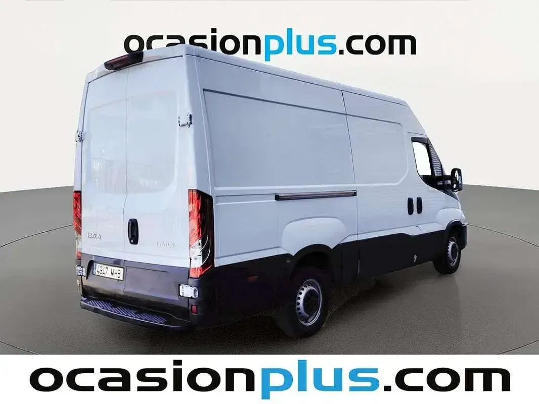 Usado Iveco Daily 156 CV (114 kW) 2023 Blanco Van