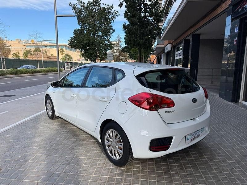 Usado Kia Ceed 100 CV (73 kW) 2016 Blanco Utilitario