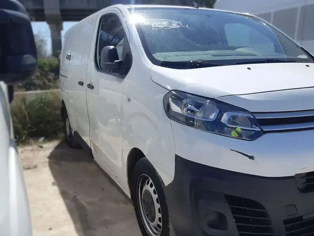 Usado Citroën Jumpy 102 CV (75 kW) 2021 Blanco Monovolumen