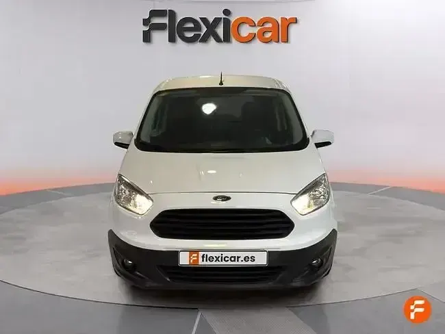 Usado Ford Tourneo Courier Trend 100 CV (73 kW) 2018 Blanco Monovolumen