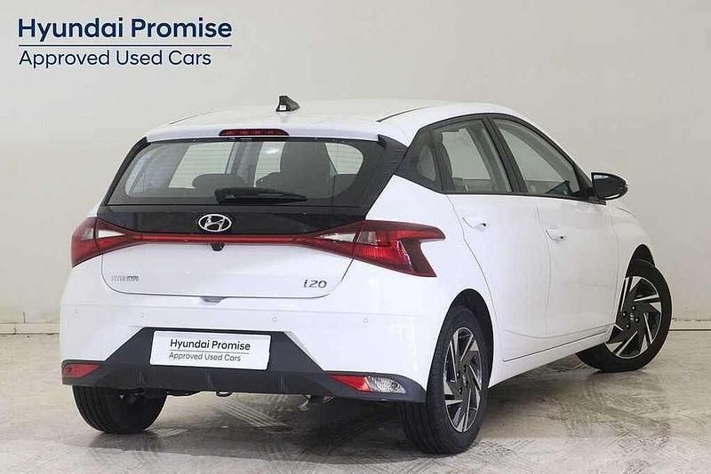 Usado Hyundai i20 101 CV (74 kW) 2023 Atlas white Utilitario