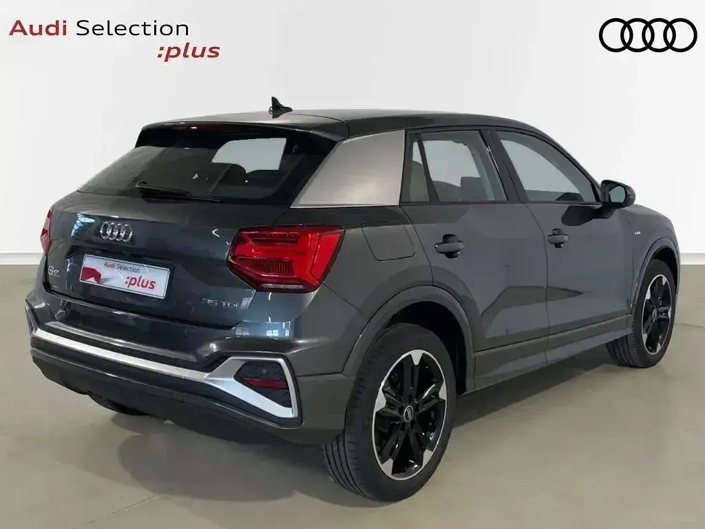 Usado Audi Q2 S-Line 150 CV (110 kW) 2024 Gris / plata SUV