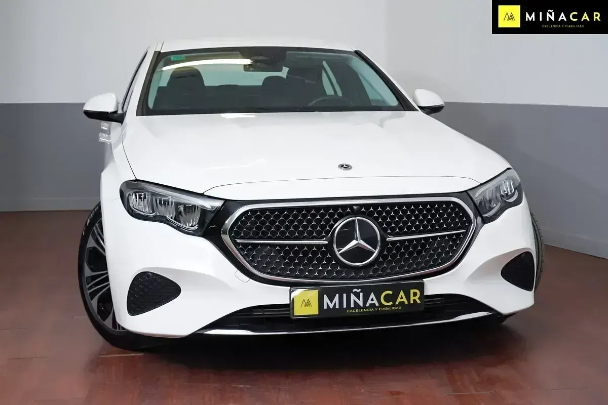 Usado Mercedes E220 197 CV (144 kW) 2024 Blanco Berlina