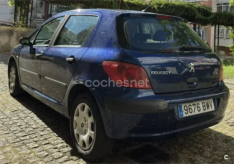 Usado Peugeot 307 90 CV (66 kW) 2003 Azul Berlina