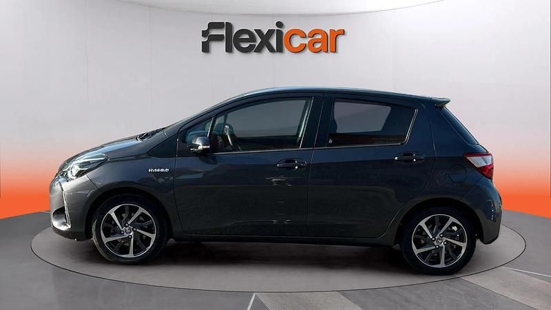 Usado Toyota Yaris Hybrid 100 CV (73 kW) 2020 Gris Utilitario