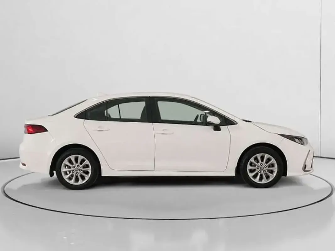 Usado Toyota Corolla 125 CV (91 kW) 2023 Blanco Berlina