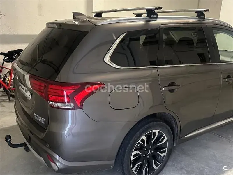 Usado Mitsubishi Outlander P-HEV 203 CV (149 kW) 2018 Marrón SUV