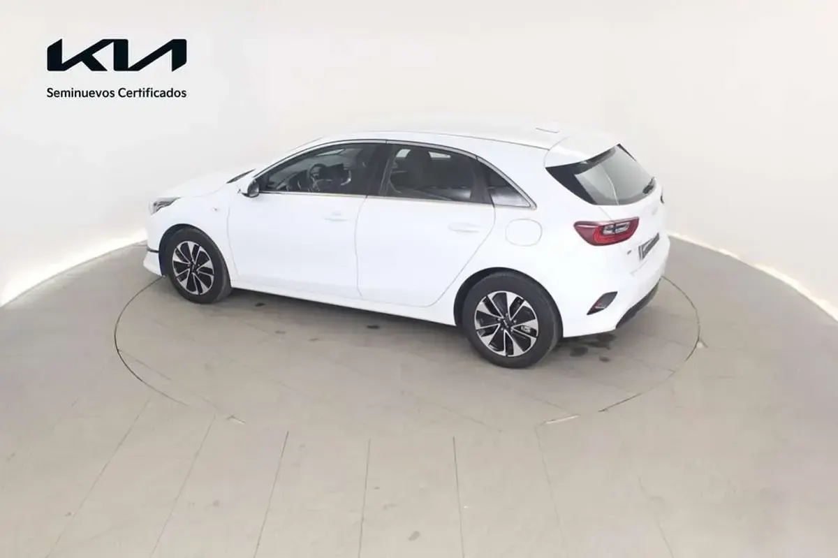 Usado Kia Ceed 101 CV (74 kW) 2025 Blanco Utilitario