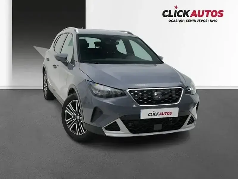 Usado Seat Arona Xperience 115 CV (84 kW) 2025 Gris / plata SUV