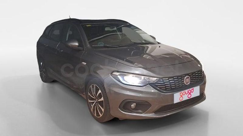 Usado Fiat Tipo Easy 95 CV (69 kW) 2018 Gris / plata Berlina