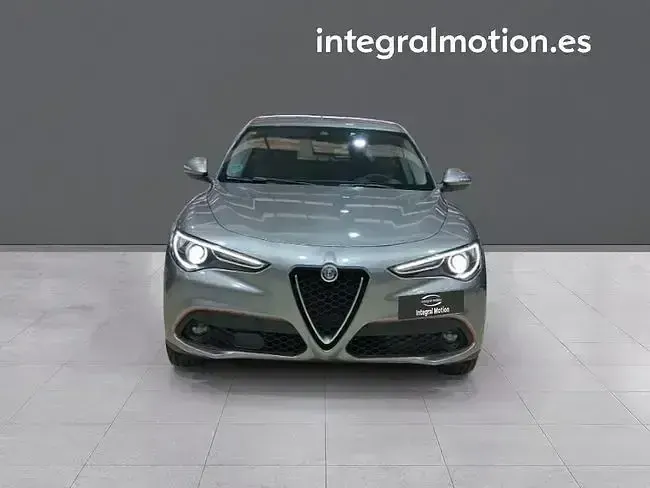 Usado Alfa Romeo Stelvio Super 179 CV (131 kW) 2017 Gris SUV